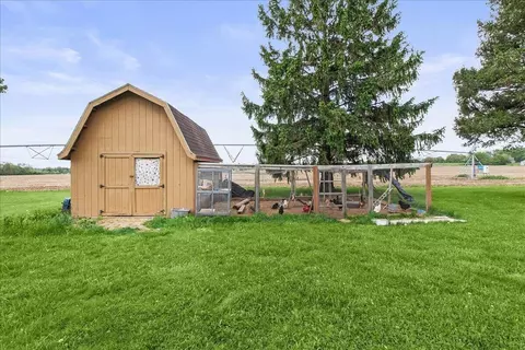 Exterior - 6055 Prairie Rd, Springfield, OH 45502 photo 5 of 6