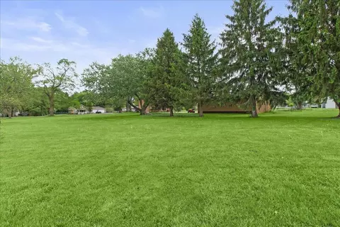 Exterior - 6055 Prairie Rd, Springfield, OH 45502 photo 4 of 6