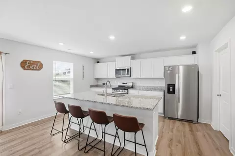 Kitchen - 487 Faulkner Dr, Lithopolis, OH 43136 photo 2 of 3