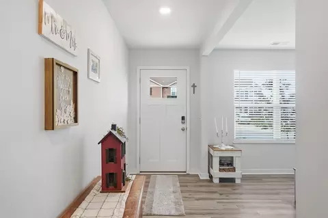 Entry Way - 487 Faulkner Dr, Lithopolis, OH 43136 photo 1 of 6