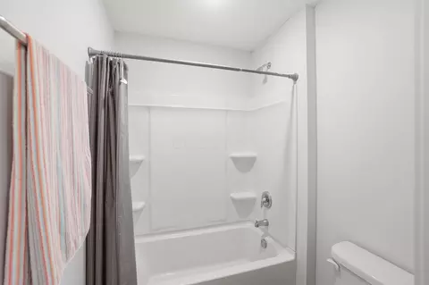 Bath - 487 Faulkner Dr, Lithopolis, OH 43136 photo 5 of 5