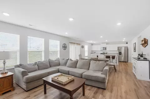 Living - 487 Faulkner Dr, Lithopolis, OH 43136 photo 1 of 2