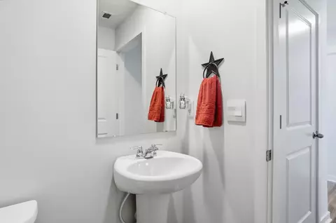 Bath - 487 Faulkner Dr, Lithopolis, OH 43136 photo 1 of 5