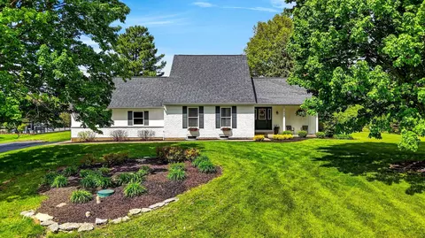 8238 W Ohio State Ln NW, Lancaster, OH 43130