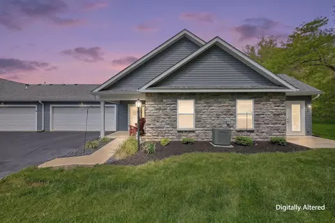 1352 Epworth Forest Dr, Lancaster, OH 43130