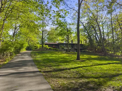 2391 Donna Dr, Columbus, OH 43220