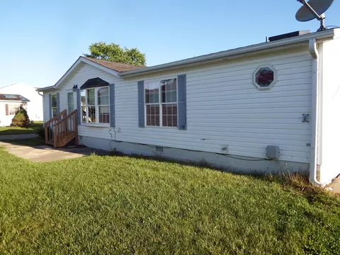 422 Lockbay Rd, Commercial Point, OH 43116