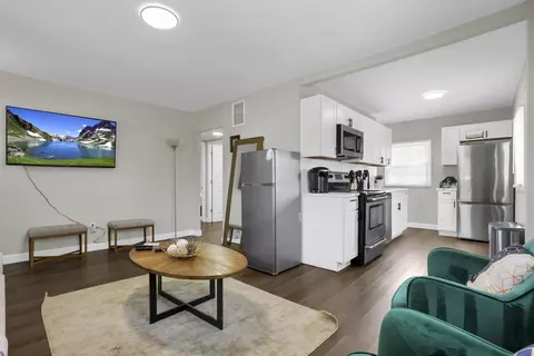 Living - 3237 E 12th Ave, Columbus, OH 43219 photo 4 of 5