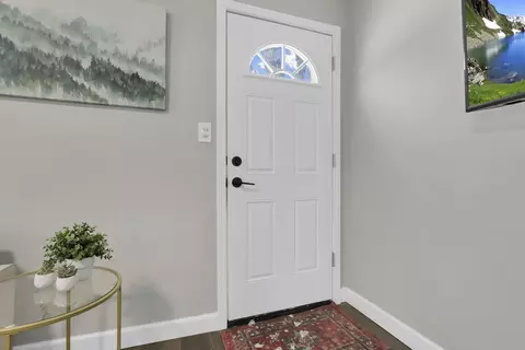 Entry Way - 3237 E 12th Ave, Columbus, OH 43219 photo 1 of 1