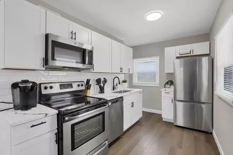 Kitchen - 3237 E 12th Ave, Columbus, OH 43219 photo 1 of 7