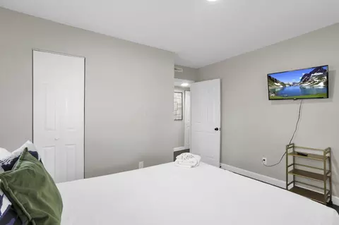 Bedroom - 3237 E 12th Ave, Columbus, OH 43219 photo 3 of 4