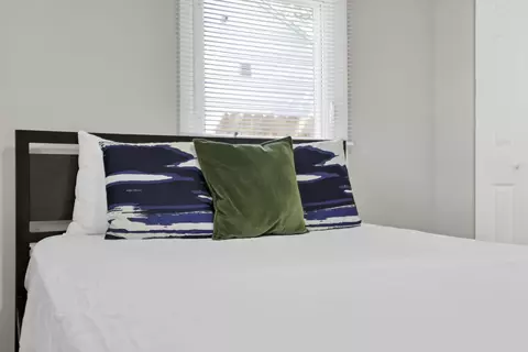 Bedroom - 3237 E 12th Ave, Columbus, OH 43219 photo 2 of 4