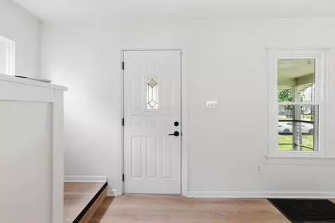 Entry Way - 2584 Eakin Rd, Columbus, OH 43204 photo 1 of 3