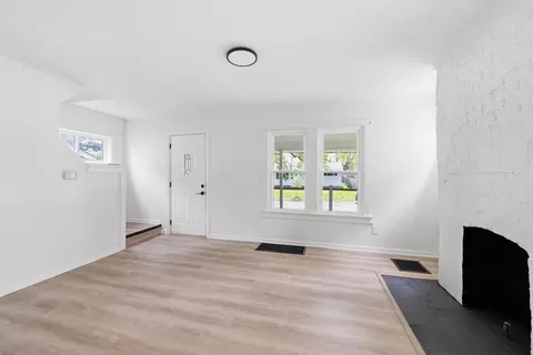 Living - 2584 Eakin Rd, Columbus, OH 43204 photo 2 of 3