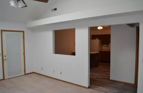 Living - 5866 Oldham Dr, Springfield, OH 45503 photo 6 of 6