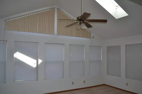 Living - 5866 Oldham Dr, Springfield, OH 45503 photo 3 of 6