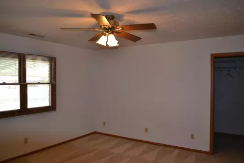 Bedroom - 5866 Oldham Dr, Springfield, OH 45503 photo 4 of 7
