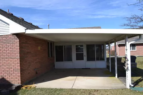 Exterior - 5866 Oldham Dr, Springfield, OH 45503 photo 4 of 5