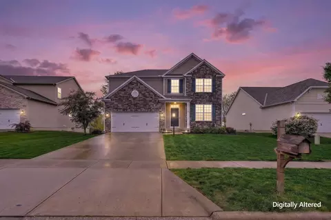 594 Preston Trails Dr, Pickerington, OH 43147