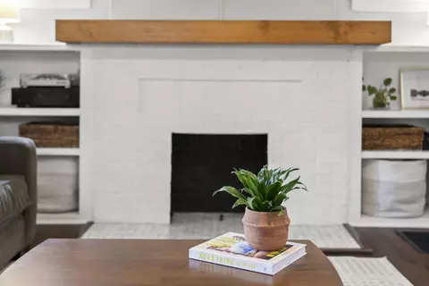 Living - 166 E Welch Ave, Columbus, OH 43207 photo 3 of 4