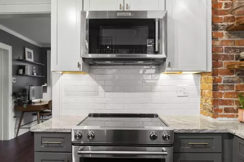 Kitchen - 166 E Welch Ave, Columbus, OH 43207 photo 8 of 9