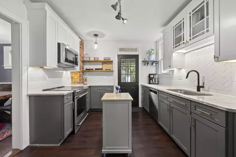 Kitchen - 166 E Welch Ave, Columbus, OH 43207 photo 5 of 9