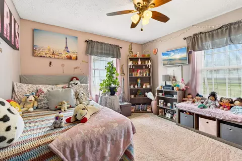 Bedroom - 644 Harmon Rd, Oak Hill, OH 45656 photo 2 of 4