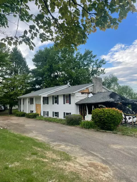 1321 S Westwood Dr, Zanesville, OH 43701