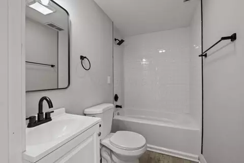 Bath - 358-360 E Markison Ave, Columbus, OH 43207 photo 1 of 1