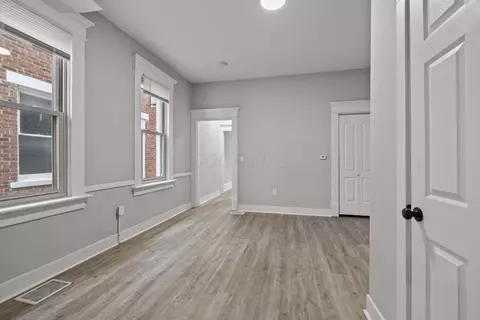 Entry Way - 358-360 E Markison Ave, Columbus, OH 43207 photo 1 of 9