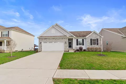 159 Chestnut Commons Dr, Commercial Point, OH 43116
