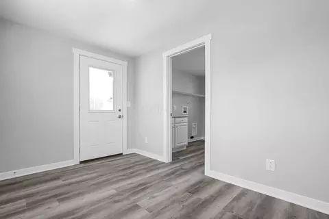 Entry Way - 485 N Pickaway St, Circleville, OH 43113 photo 3 of 3
