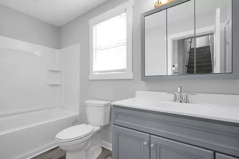 Bath - 485 N Pickaway St, Circleville, OH 43113 photo 3 of 6