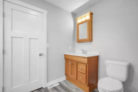 Bath - 485 N Pickaway St, Circleville, OH 43113 photo 1 of 6