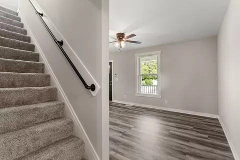 Entry Way - 485 N Pickaway St, Circleville, OH 43113 photo 2 of 3