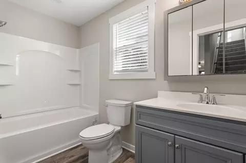 Bath - 485 N Pickaway St, Circleville, OH 43113 photo 5 of 6