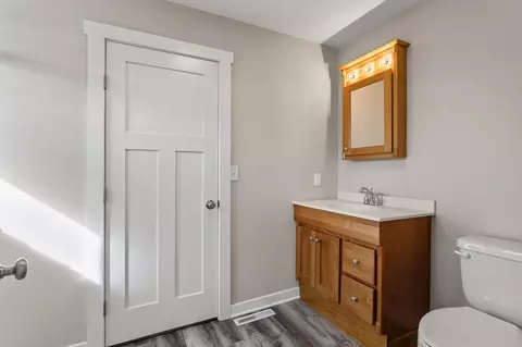 Bath - 485 N Pickaway St, Circleville, OH 43113 photo 2 of 6