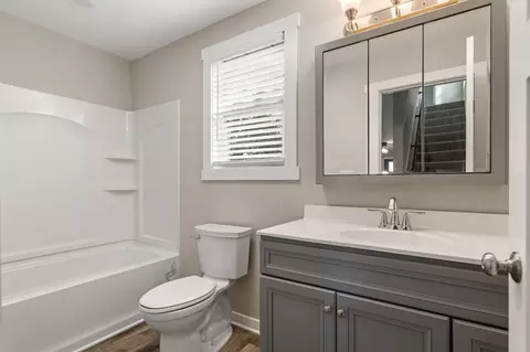 Bath - 485 N Pickaway St, Circleville, OH 43113 photo 4 of 6