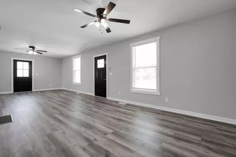 Living - 485 N Pickaway St, Circleville, OH 43113 photo 1 of 4