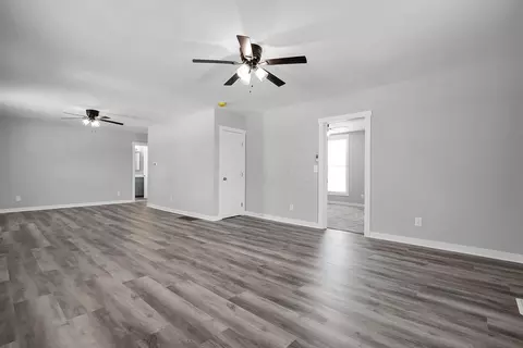 Living - 485 N Pickaway St, Circleville, OH 43113 photo 2 of 4