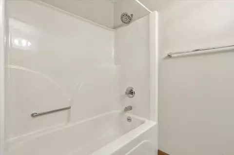 Bath - 710 Daffodil Dr, Howard, OH 43028 photo 2 of 3