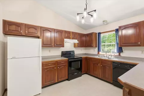 Kitchen - 710 Daffodil Dr, Howard, OH 43028 photo 2 of 3