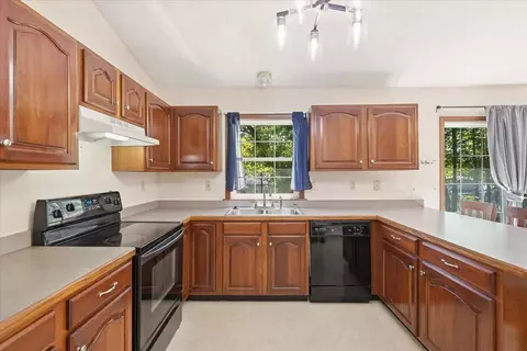 Kitchen - 710 Daffodil Dr, Howard, OH 43028 photo 3 of 3