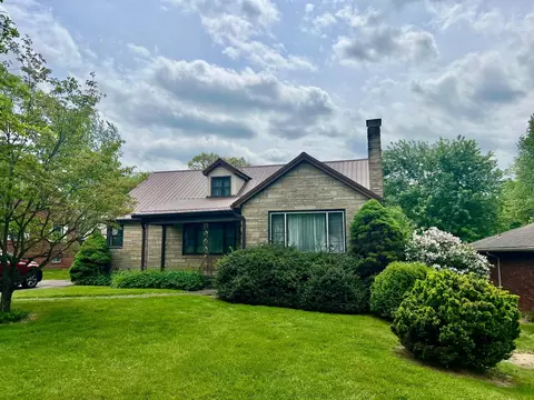 528 Harding Rd, Zanesville, OH 43701