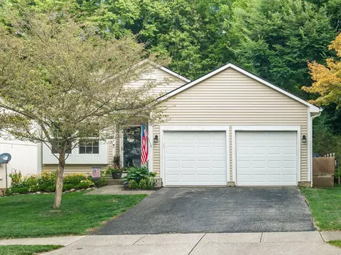 1384 Crisfield Dr, Columbus, OH 43204