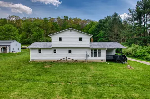 9689 Stickle Rd, Saint Louisville, OH 43071