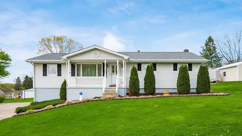 118 S Willow Dr, Zanesville, OH 43701
