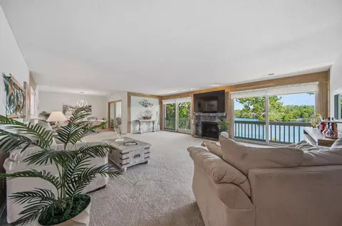 1207 Lake Shore Dr #239, Columbus, OH 43204
