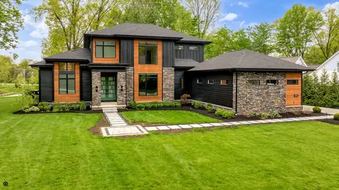 1077 Ruth Xing, Delaware, OH 43015
