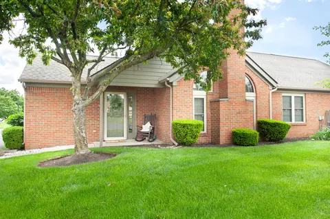 2373 Sportsman Dr, Grove City, OH 43123